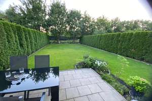 Dachterasse mit Blick ins Naturschutzgebiet: moderne 5-Zimmer Doppelhaushälfte