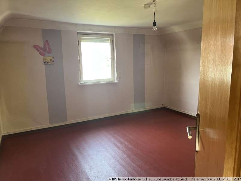 Immobilie in Gerabronn - Die Lage macht´s: Älteres Einfamilienhaus in guter Wohnlage mit schönem Gartengrundstück - Bild 9