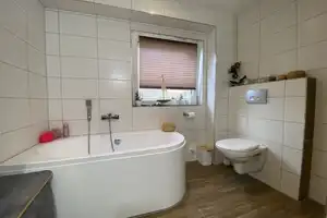 Großzügiges Einfamilienhaus mit Einliegerwohnung + separatem Ferienhaus in beliebter Wohnsiedlung (c – Müritz (Kreis) – Vorschaubild 18