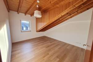 Helle und gemütliche 3-Zimmer-Dachgeschosswohnung mit Balkon, EBK, inkl. TG-Stellplatz in Köln – Frohnhofstr. 104, 50827 Ossendorf, Köln – Vorschaubild 16
