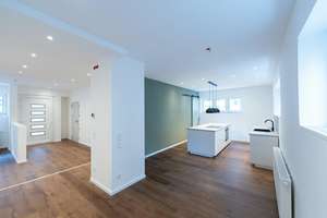 Barrierefreie 5-Zimmer-Wohnung mit 2 Bädern, Garage, Keller-/Hobbyraum und hoher Privatsphäre