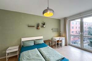 Helle, Bezugsfreie 2-Zimmer Wohnung, 2.OG in Prenzlauer Berg – Storkower Straße 88, 10409 Prenzlauer Berg, Berlin – Vorschaubild 1