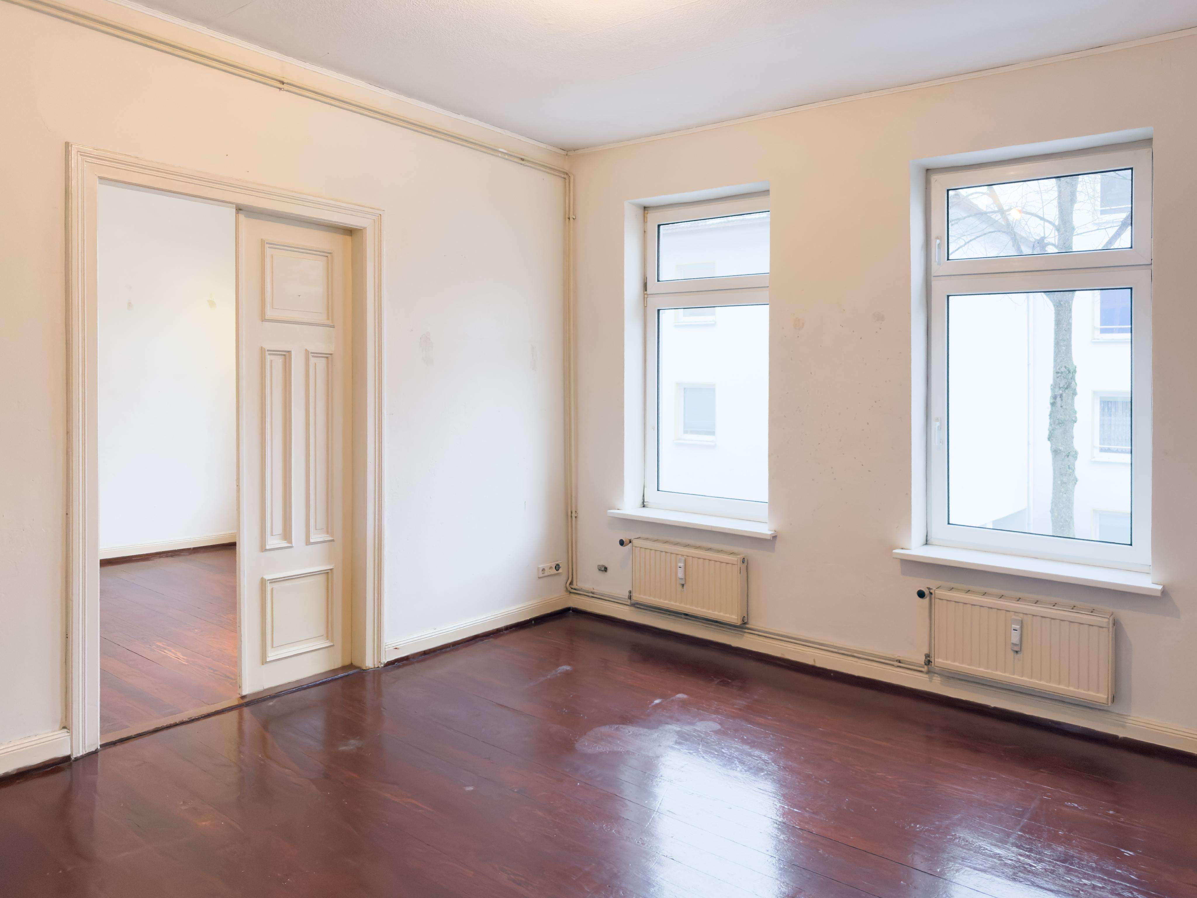 Sanierungsbedürftige 3-Zimmer-Wohnung mit Entwicklungschance nahe Innenstadt, Neumünster – Bild 3