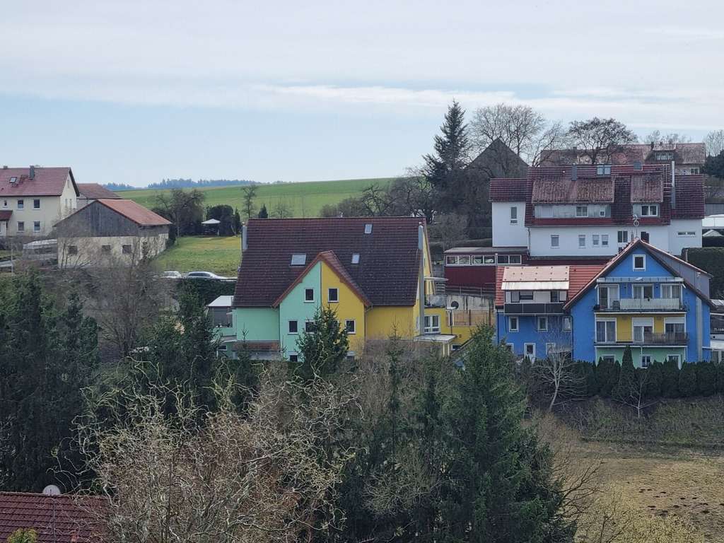 Immobilie in Deining - Ruhige Erdgeschoss-Wohnung mit Terrasse, Gartenanteil und 2 Stellplätzen - Bild 3