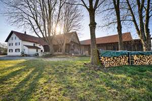 Ein Anwesen mit Freiheit: Gepflegtes Bauernhaus mit großem Grundstück in fantastischer Lage – Die vollständige Adresse der Immobilie erhältst du vom Anbieter., 86854 Amberg – Vorschaubild 2
