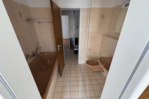 Zentral gelegene 3,5-Zimmer-Wohnung mit Balkon und grünem Ausblick – Robert-Koch-Straße 31, 45879 Altstadt, Gelsenkirchen – Vorschaubild 19