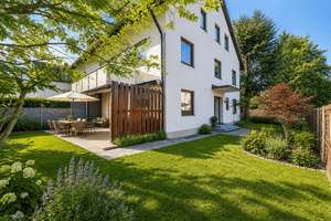 Seltene Gelegenheit! Großzügige Doppelhaushälfte mit 303 qm Garten, 6 ZI und 230 qm Wohn-Nutzfläche