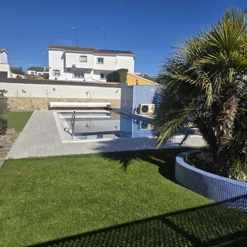 RM IMMOBILIEN VERKAUFT EXKLUSIVES REIHENHAUS IN VILLAMANTA AUF EINEM GRUNDSTÜCK VON 579 M2. INFORMIE