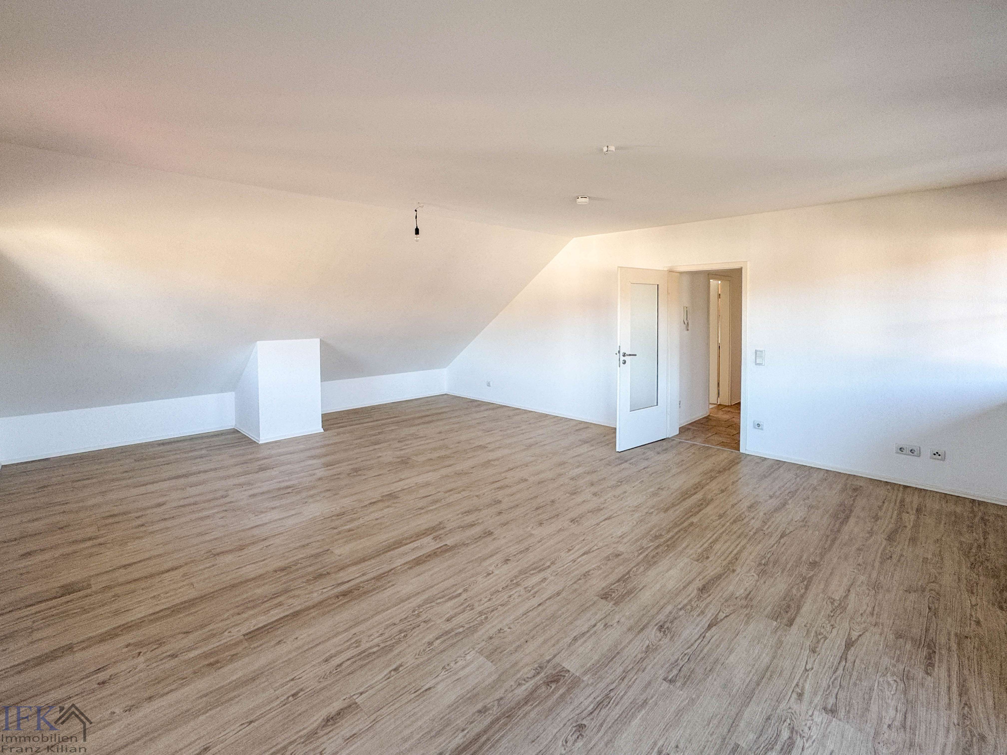 Immobilie in Peiting - Sofort bezugsfreie 3-Zimmer-Dachgeschoßwohnung mit Weitblick in Peiting! - Bild 6