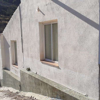 Haus mit vier Zimmern und Grundstück in Bayarque, Almería.