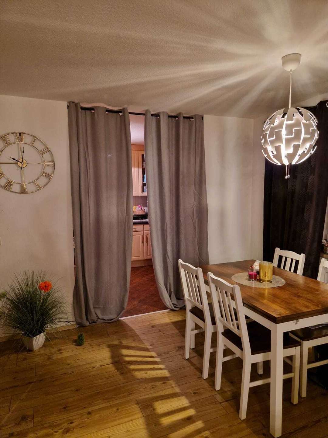 Immobilie in Ranis - Charmante Dachgeschosswohnung mit Balkon und Stellplatz - Bild 4