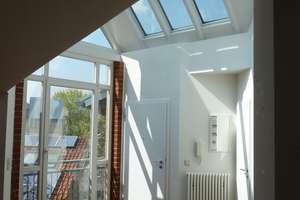 Lebendiges Wohnen in Saarbrücken: 2-Zimmer-Dachgeschosswohnung mit Balkon – Neugäßchen 20, 66111 St. Johann, Saarbrücken – Vorschaubild 2