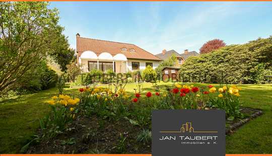 Bild von **EINFAMILIENHAUSHAUS MIT POTENTIAL** - ehemaliger Bungalow mit wohnlich genutzter Doppelgarage