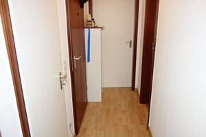 KOMFORT WOHNUNG IN URDENBACH HELL UND RUHIG KOMPLETT LAMINAT WANNENBAD 2 ZIMMER / 3. ETAGE (DG) – Gänsestraße 38, 40593 Urdenbach, Düsseldorf – Vorschaubild 9