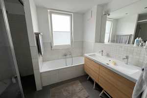 Helle 4 Zimmer Wohnung mit großem Balkon im Hinterhaus, frei ab 01.09.2025 – Berlin – Vorschaubild 9