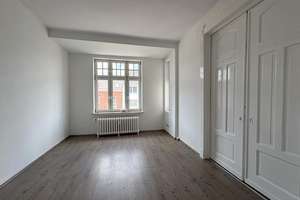 Renovierte 3-Zimmer-Wohnung mit Altbaucharme in Bremerhaven – Hafenstraße 196, 27568 Lehe, Bremerhaven – Vorschaubild 2