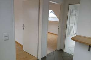 Helle ruhige Dreizimmer-Dachgeschoßwohnung im Kölner Westen mit herrlicher Sonnenterrasse – Am Nußberger Pfad 45, 50827 Ossendorf, Köln – Vorschaubild 4