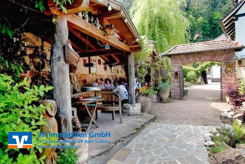 Immobilie in Hinterweidenthal - Charmantes, einzigartiges Wohnhaus mit Gaststätte und Biergarten in Hinterweidenthal - Bild 4