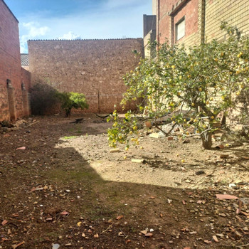 Großzügiges Haus mit Garten und Terrassen in Navarres