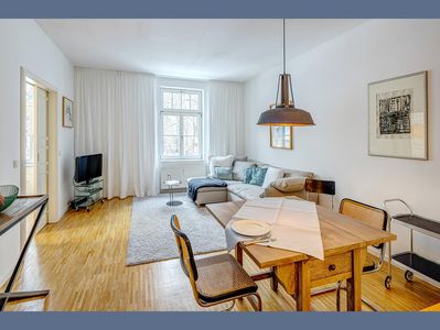 Möbliert: Schöne, neuwertige Altbauwohnung in gefragter Lage