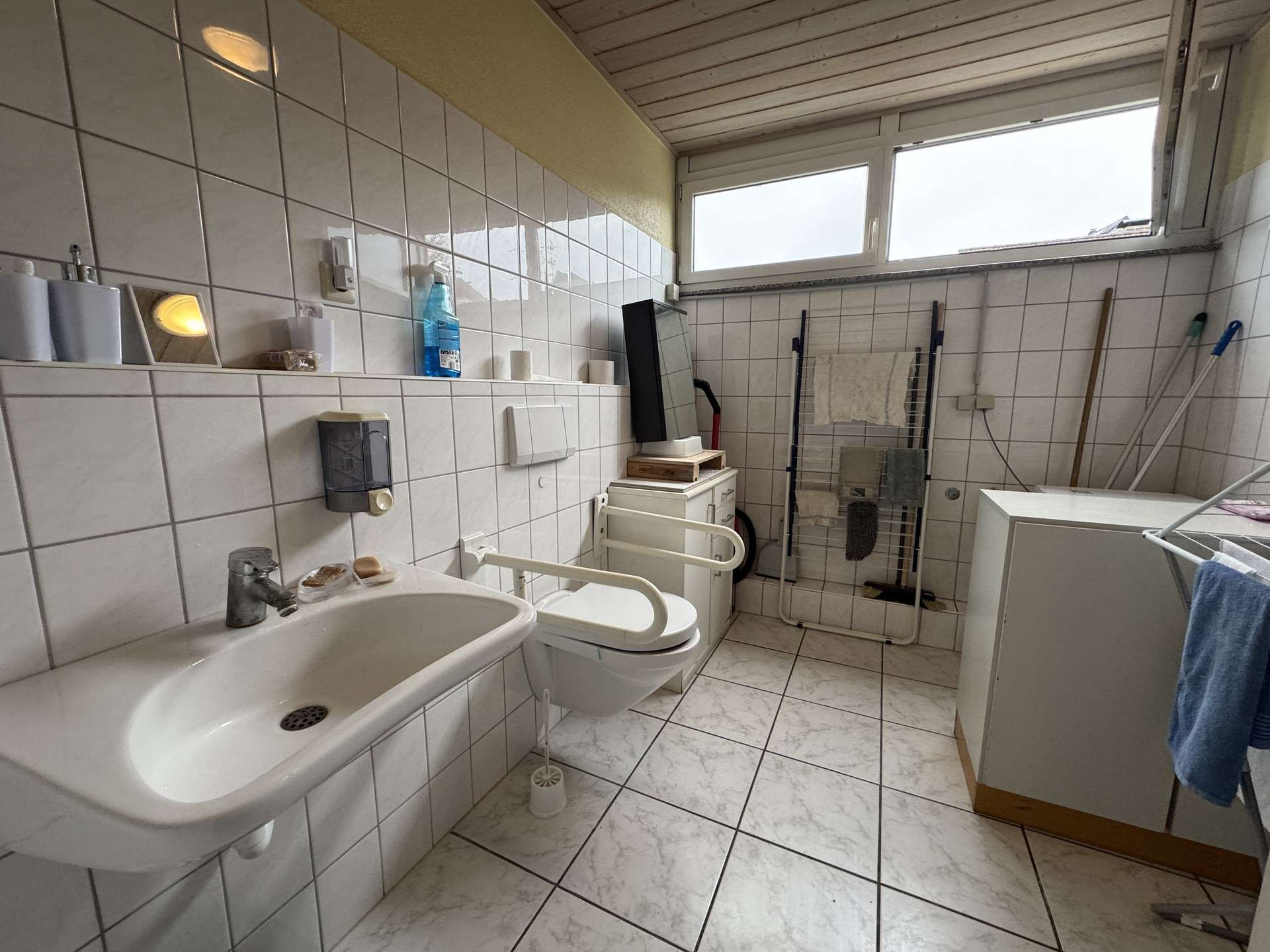Immobilie in Radolfzell am Bodensee - Geräumige 4-Zimmer-Wohnung im Erdgeschoss – praktisch, zentral und vielseitig nutzbar. - Bild 6