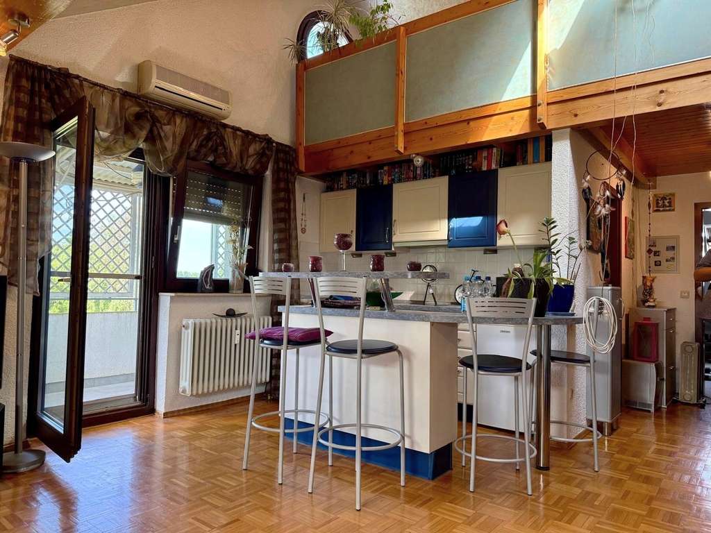 Immobilie in Rheinmünster - Elegante 2-Zimmer Maisonettewohnung am Feldrand nahe Flughafen Baden-Baden mit Balkon und Klimaanlag - Bild 4