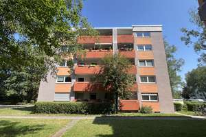 Helle 3-Zi.-Wohnung mit Loggia und weitläufigem Blick ins Grüne in Großhadern - Blumenau