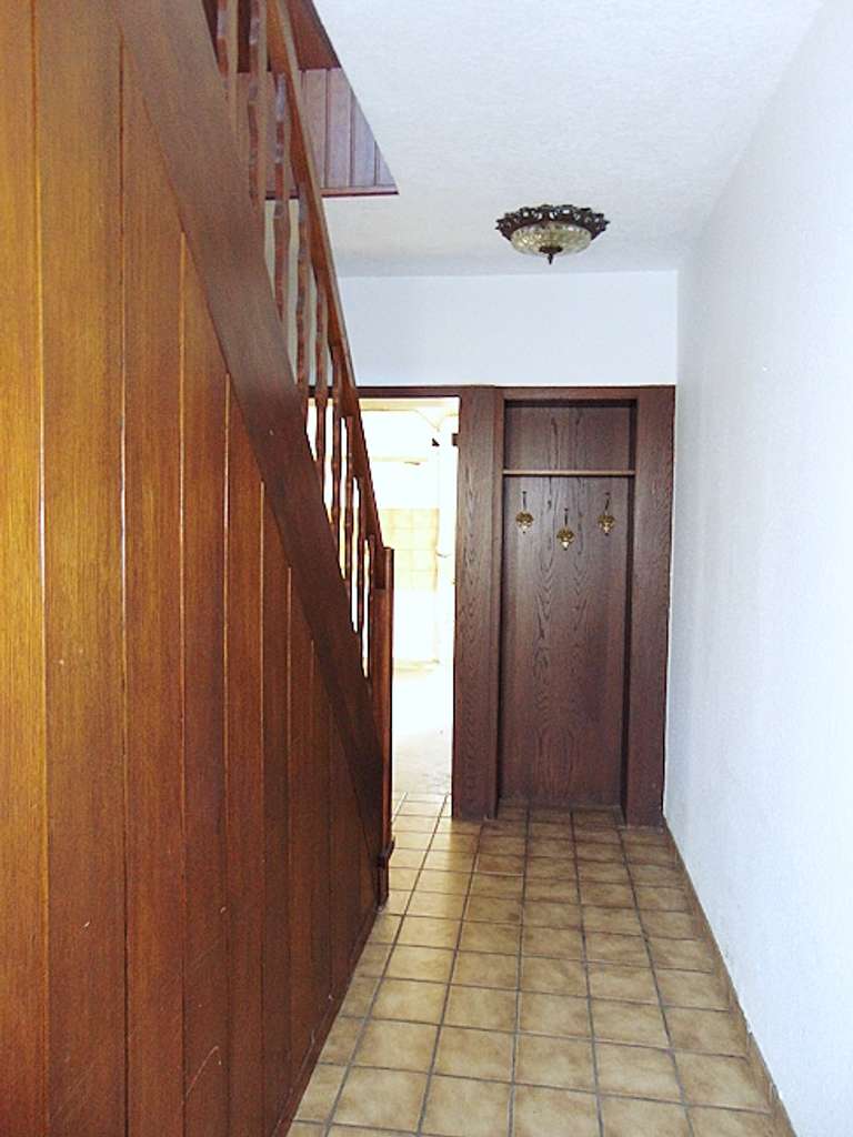 Immobilie in Bedburg - Platz für Visionen: Ihr Modernisierungs- oder Sanierungprojekt auf einem Filetgrundstück! - Bild 2