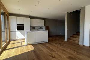 Neuwertiges 4-Zimmer-Penthouse mit Dachterrasse, Aufzug & Deckenkühlung in best Lage – 80538 Englischer Garten, München – Vorschaubild 4