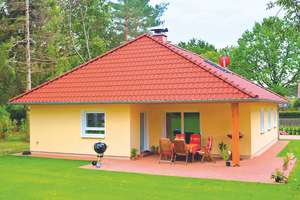Wunderschöner Bungalow mit großer überdachter Terrasse inklusive Grundstück und Baunebenkosten – Die vollständige Adresse der Immobilie erhältst du vom Anbieter., 15345 Altlandsberg – Vorschaubild 2