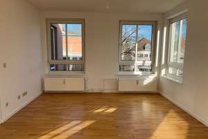 Helle Dachgeschosswohnung mit 2 Balkonen wartet auf Sie!