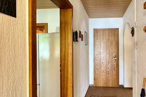 Schöne Doppelhaushälfte auf großem Grundstück mit Doppelgarage | Gartenstadt Schweinfurt – Schweinfurt – Vorschaubild 2