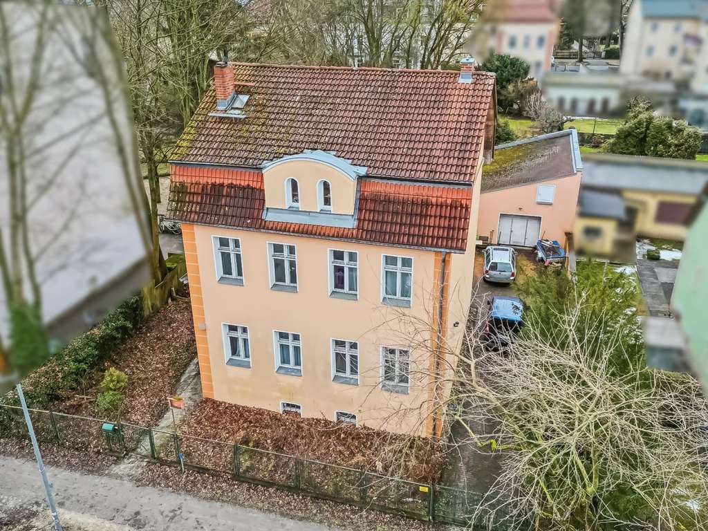 Immobilie in Eichwalde - Rarität, absehbar bezugsfrei! Geräumige Villa mit 6 Zimmern voll unterkellert in Eichwalde - Bild 0
