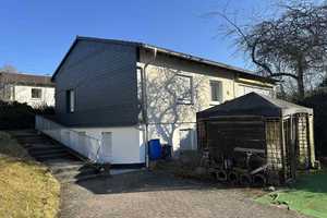 /Großzügiges Einfamilienhaus mit Einliegerwohnung  
Viel Platz für Ihre Wohnträume! – Hochsauerlandkreis – Vorschaubild 1