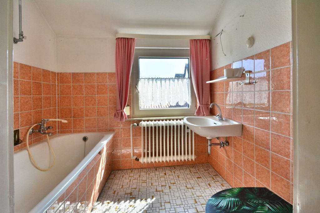 Immobilie in Wolfhagen - Einfamilienhaus mit herrlichem Garten, gute Lage Wolfhagen - Bild 22