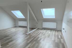 * charmante DACHGESCHOSS 2 ZKG Wohnung mit gemütlichen Holzbalken * Abstellkammer * Ohne Aufzug – Die vollständige Adresse der Immobilie erhältst du vom Anbieter., 66115 Burbach, Saarbrücken – Vorschaubild 2