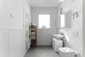 Exklusive 2-Zimmer-Wohnung mit großer Terrasse und hochwertiger Ausstattung – Saseler Chaussee 34, 22391 Wellingsbüttel, Hamburg – Vorschaubild 5