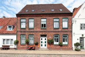 Renditestarkes Mehrfamilienhaus in begehrter Altstadtlage – Die vollständige Adresse der Immobilie erhältst du vom Anbieter., 25840 Friedrichstadt – Vorschaubild 1