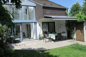 Modernisiertes Reiheneckhaus mit Wintergarten, Galerie & 2 Garagen – ruhige Lage in Nürnberg – Erlachweiherstr 1C, 90455 Kornburg, Worzeldorf, Nürnberg – Vorschaubild 3