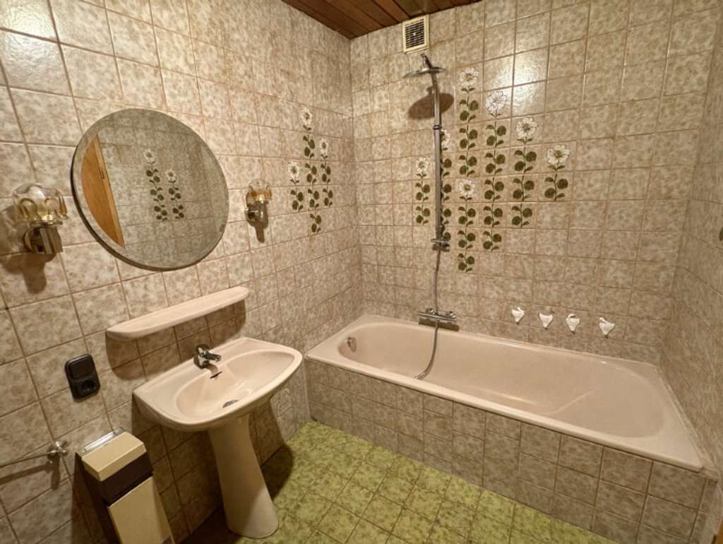 Immobilie in Baesweiler - Doppelhaushälfte mit großem Garten und viel Potenzial in zentraler Lage von Baesweiler - Bild 4