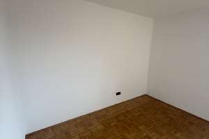 WG Zimmer in großzügigem Einfamilienhaus mit Garten & Pool in Klingen (Aichach) – Fuggerstraße 5a, 86551 Aichach – Vorschaubild 2