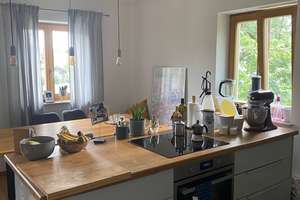 Suche Nachmieter für helle 2-Zimmer-Wohnung mit großzügigem Wohnbereich & Küche in Putzbrunn
