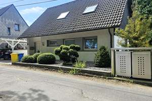 Besonderes Wohngefühl im Split-Level-Stil. Freistehendes Einfamilienhaus mit Einliegerwohnung in ruh – Die vollständige Adresse der Immobilie erhältst du vom Anbieter., 42651 Solingen-Mitte, Solingen – Vorschaubild 3