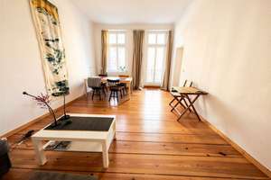Frei verfügbar - Stuckaltbauwohnung am Helmholtzplatz