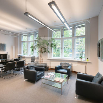 Repräsentativer Altbau | Hochwertige Flächen | Personenaufzüge | Stellplätze | Top ÖPNV Anbindung