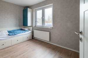 Ebenerdiges Wohnen im Grünen: Dieser Bungalow bietet Platz und viele Gestaltungsmöglichkeiten. – Nordfriesland (Kreis) – Vorschaubild 45