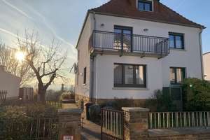 Einfamilienhaus mit Panoramablick und großem Garten 
