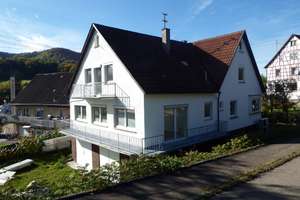 Komplett saniertes Haus mit Werkstatt und Platz für Hobby oder Fuhrpark – Die vollständige Adresse der Immobilie erhältst du vom Anbieter., 72393 Burladingen – Vorschaubild 2