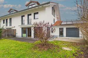 Zum Eigennutz verfügbar:
Attraktive, großzügige Doppelhaushälfte in Westerham
- Idyllische Lage – Die vollständige Adresse der Immobilie erhältst du vom Anbieter., 83620 Feldkirchen-Westerham – Vorschaubild 1