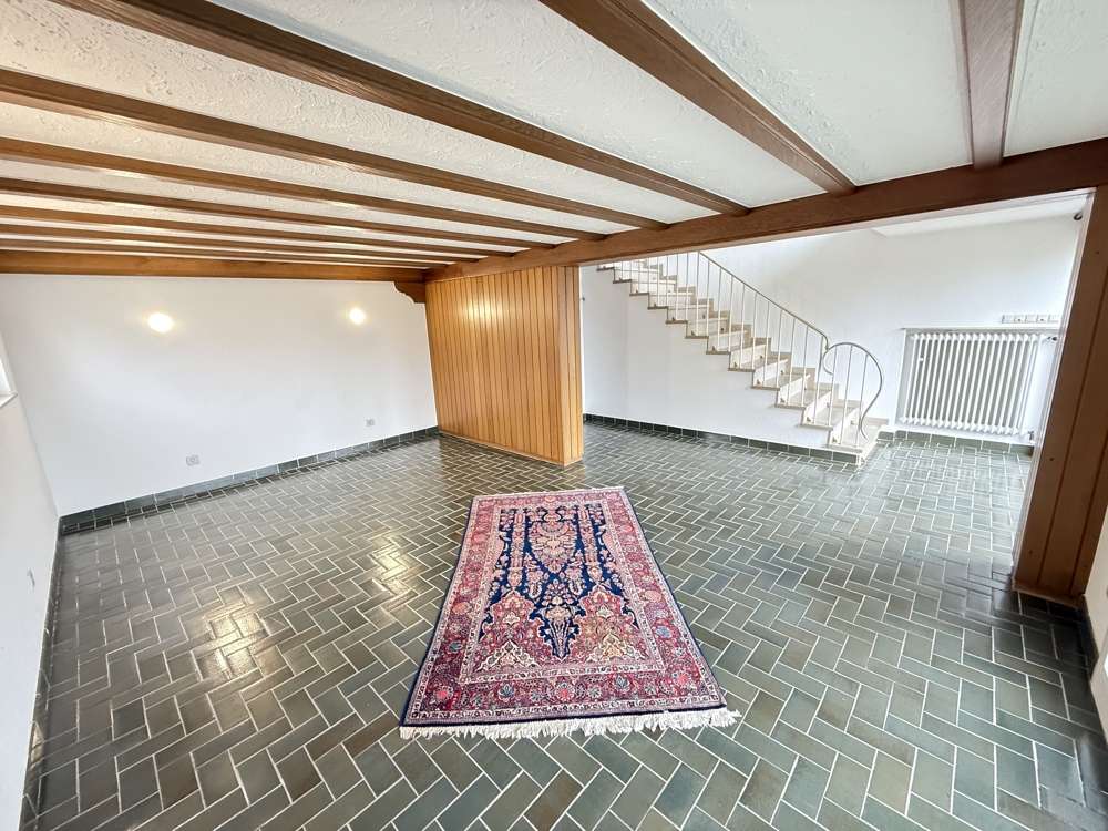 Immobilie in Ransbach-Baumbach - Viel Platz zum Leben - Großzügiges Anwesen auf
  2.300 m² Parkgrundstück - Bild 5